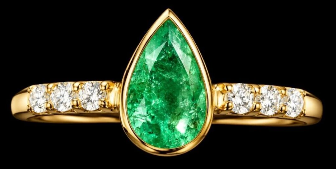 $2200, 10k(1.3g), emerald (0.5ct), diamond (0.06ct