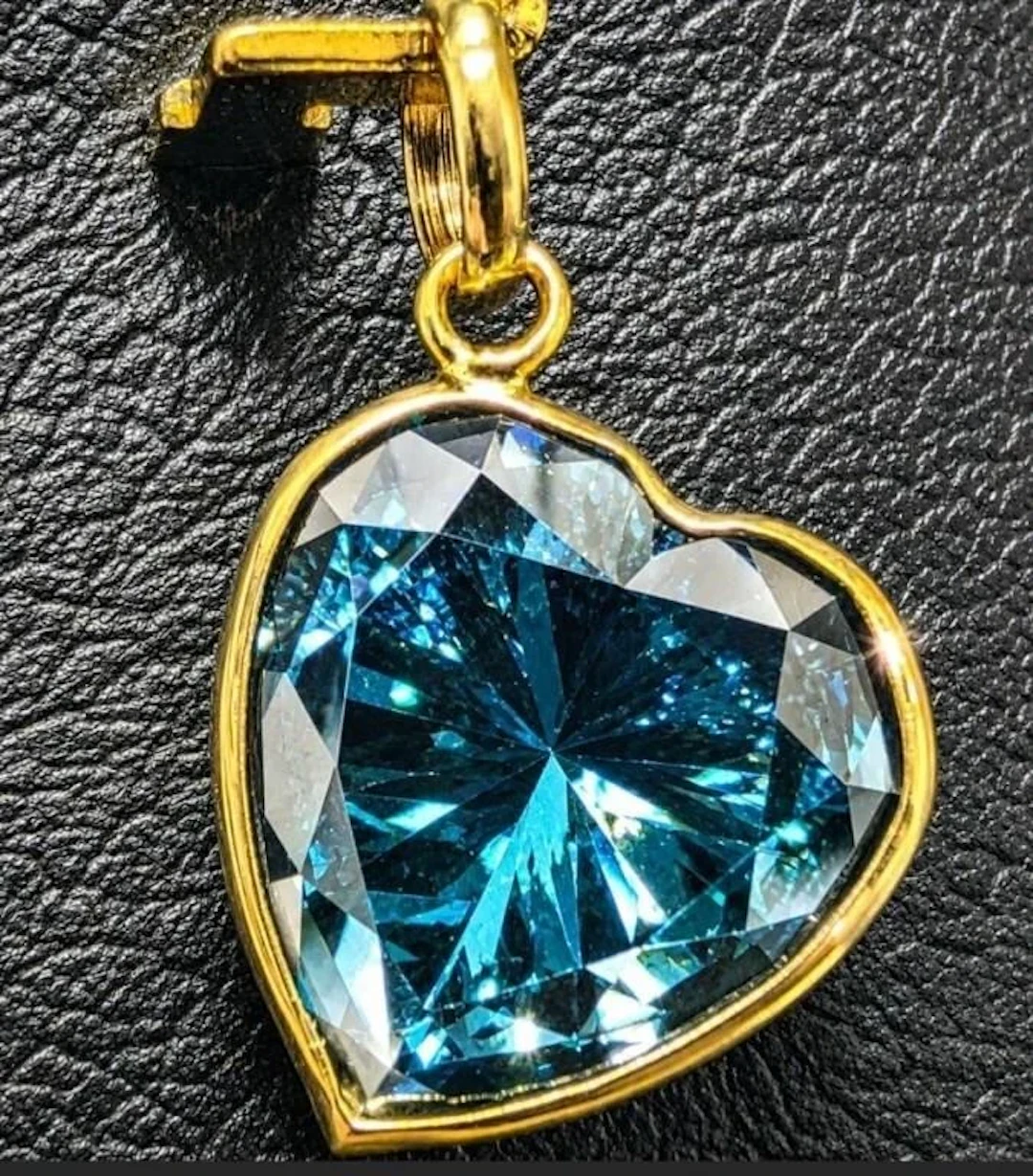$3600, 10k(0.79g), blue lab diamond (3ct) pendant