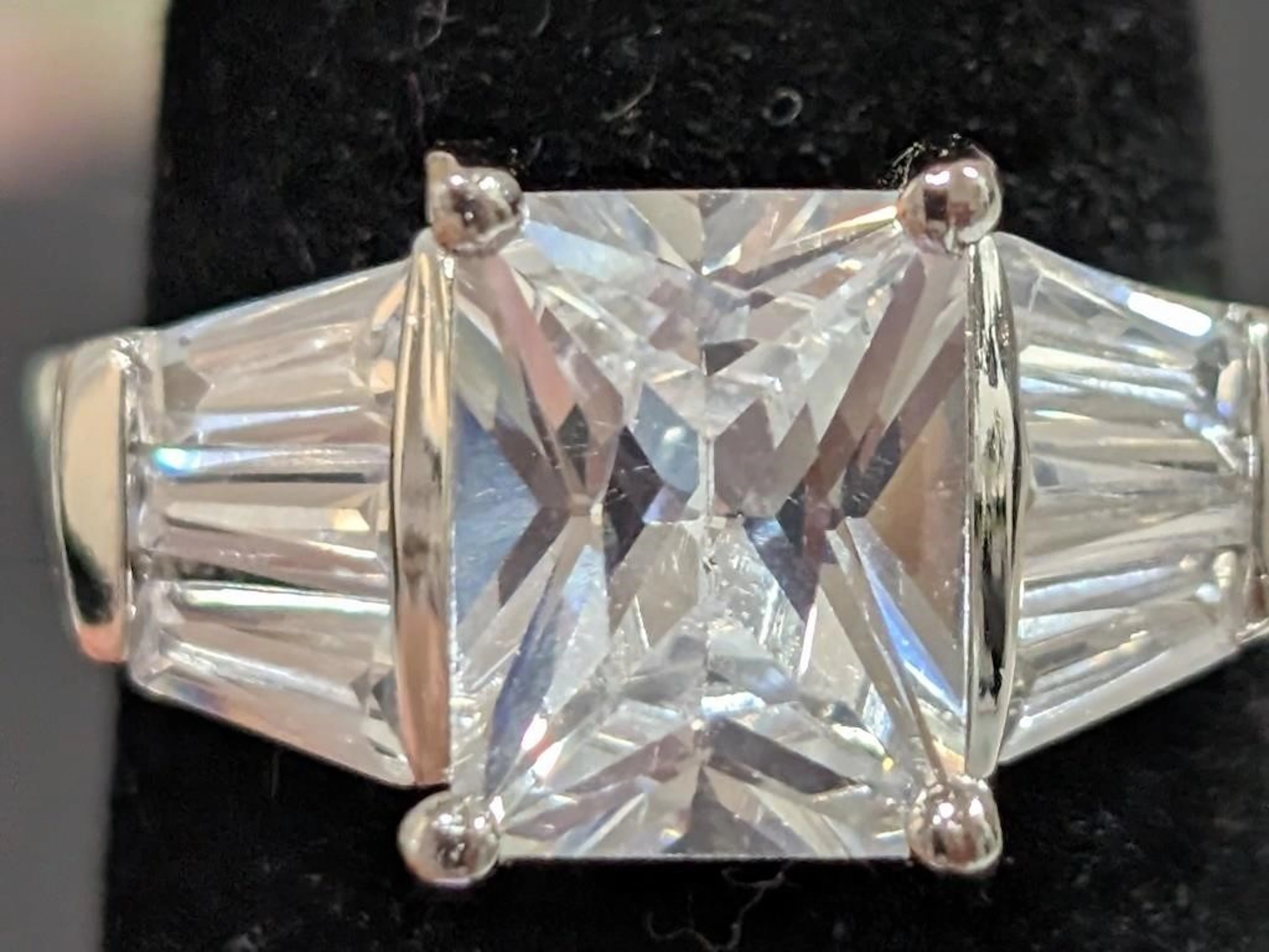 $150, Silver(6.02g), CZRing, size 6, appraised/ret