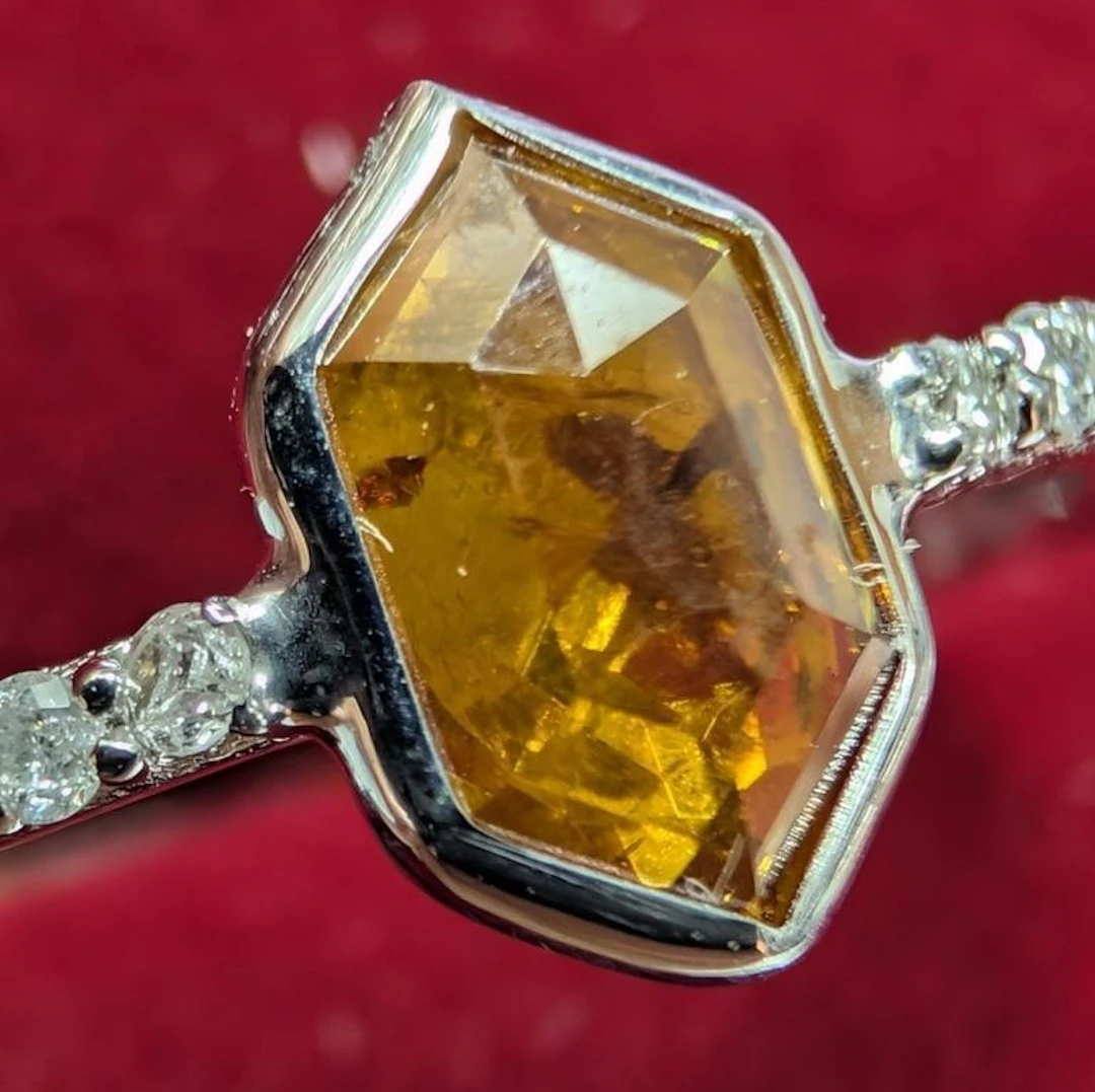 $2600, 10K(1g), NATURAL COLOR DIAMOND (0.92ct) R