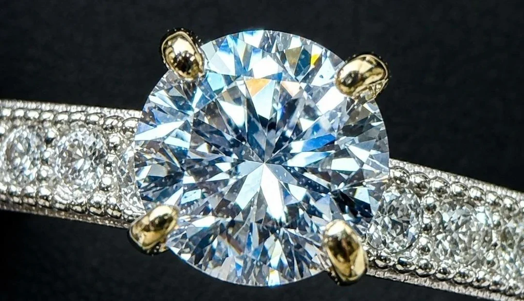 $2200, 10k(1.59g), lab diamond (0.25ct), cz (0.1c