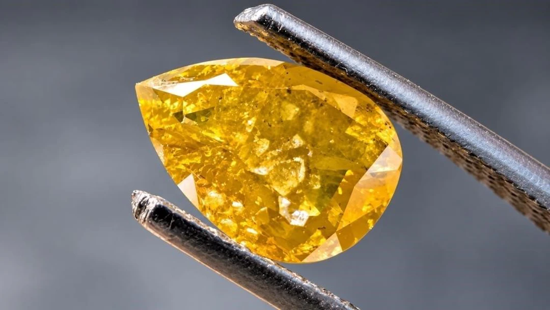 $1600, Natural fancy color diamond (0.8ct)gemstone