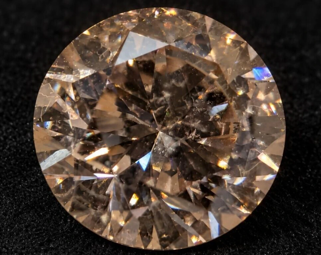 $2600, Lab-grown diamond (1.6ct)gemstone, retail v