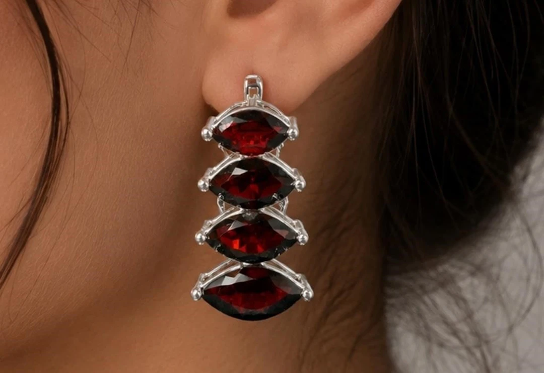 $900, silver(11.88g), garnet (app 12ct) earring