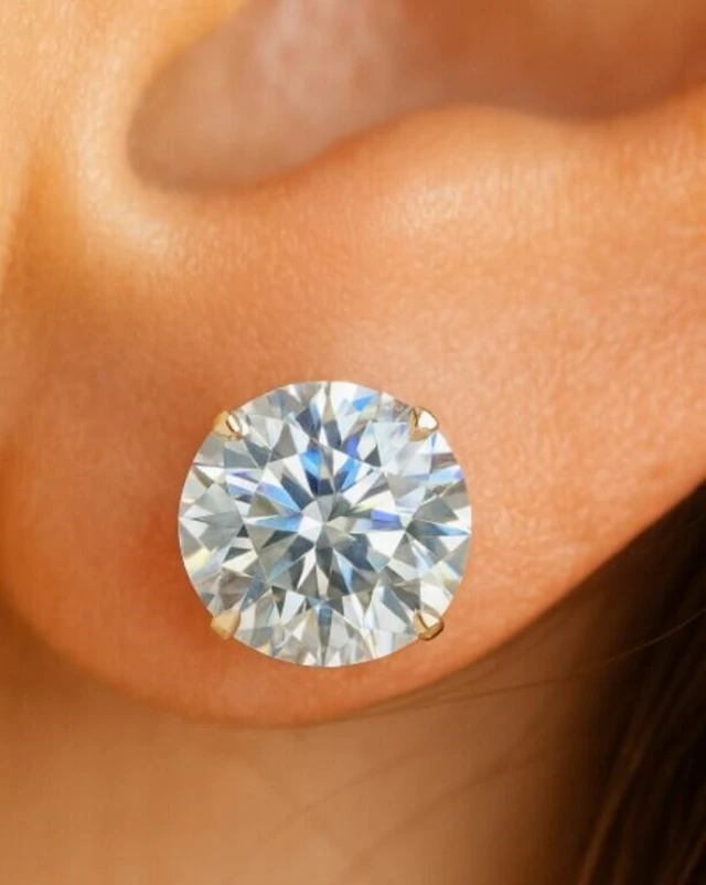 $800, 14k lab diamond (0.42ct) earring, retail val