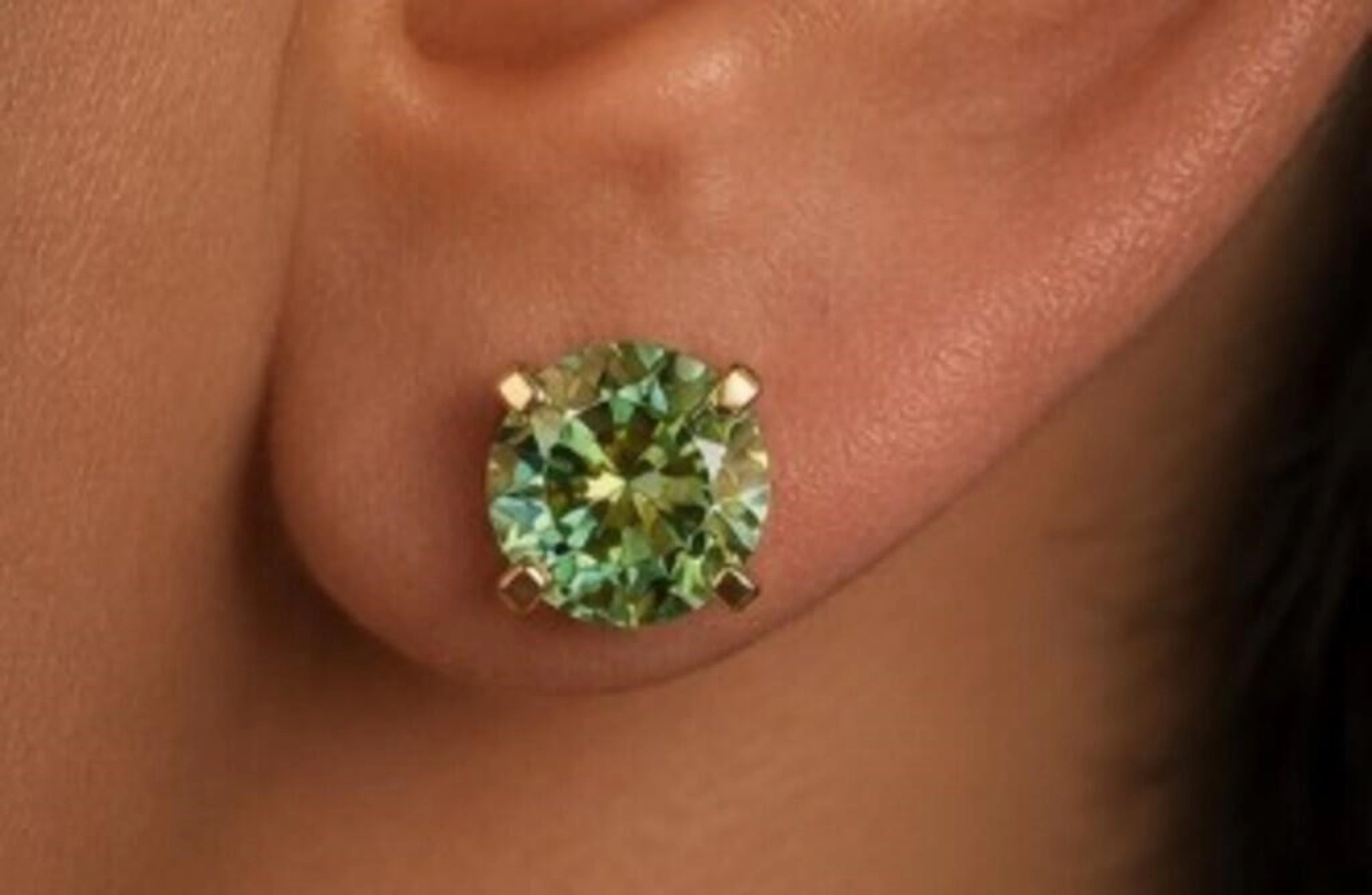 $600, 14klab diamond (0.42ct)earing, retail value