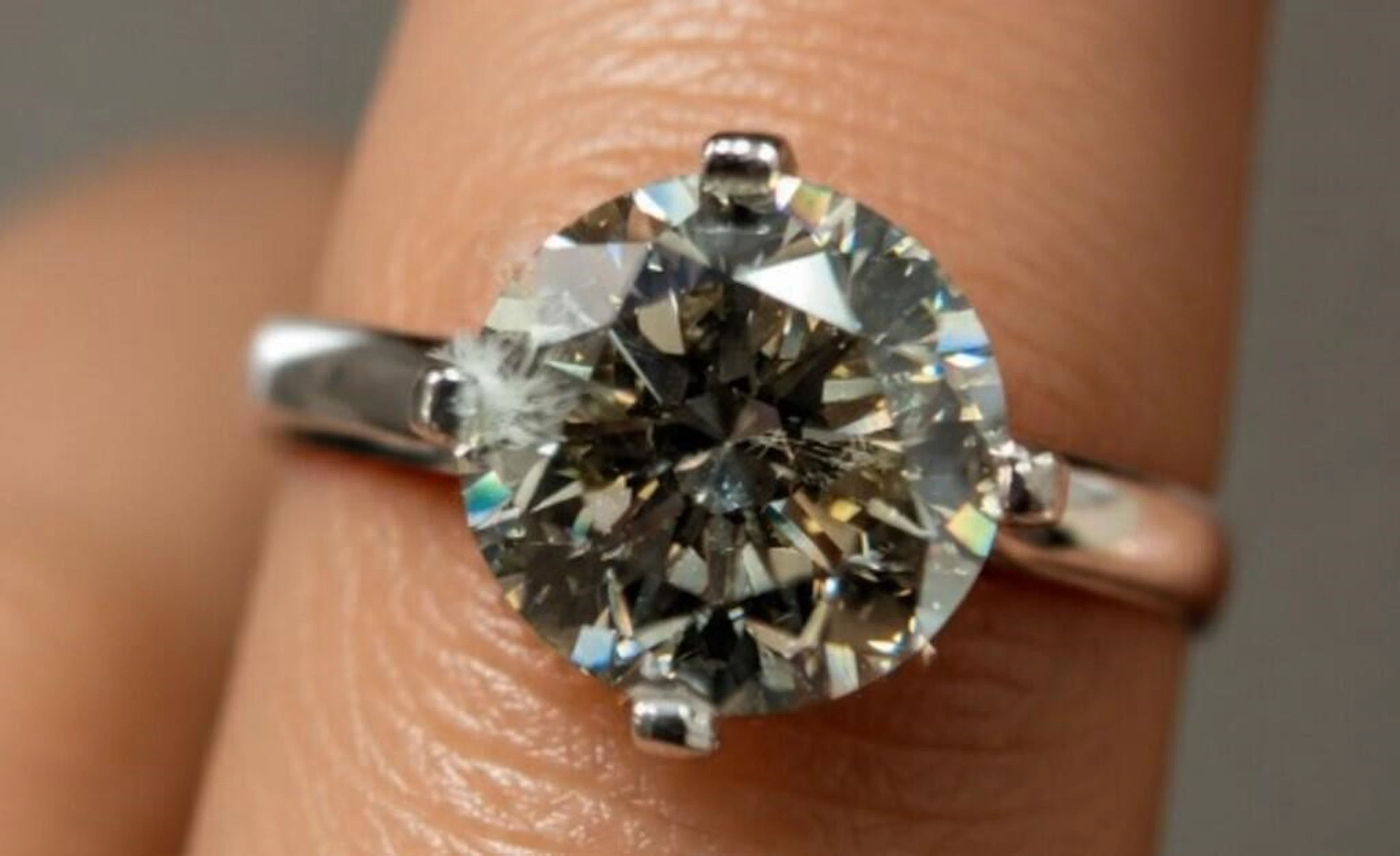 $4200, 14k(2.3g), lab diamond (1.65ct)ring, size 6