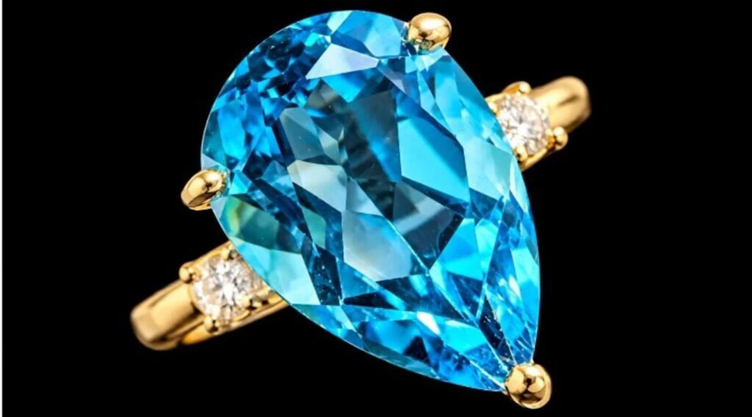 $2600, 10k(1.9g), blue topaz (3ct), diamond (0.03c