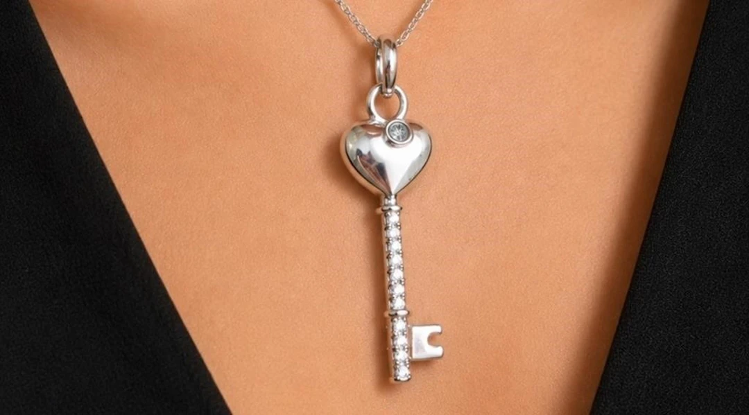 $1200, 14K(1.35g), natural diamond (0.05ct) PENDAN