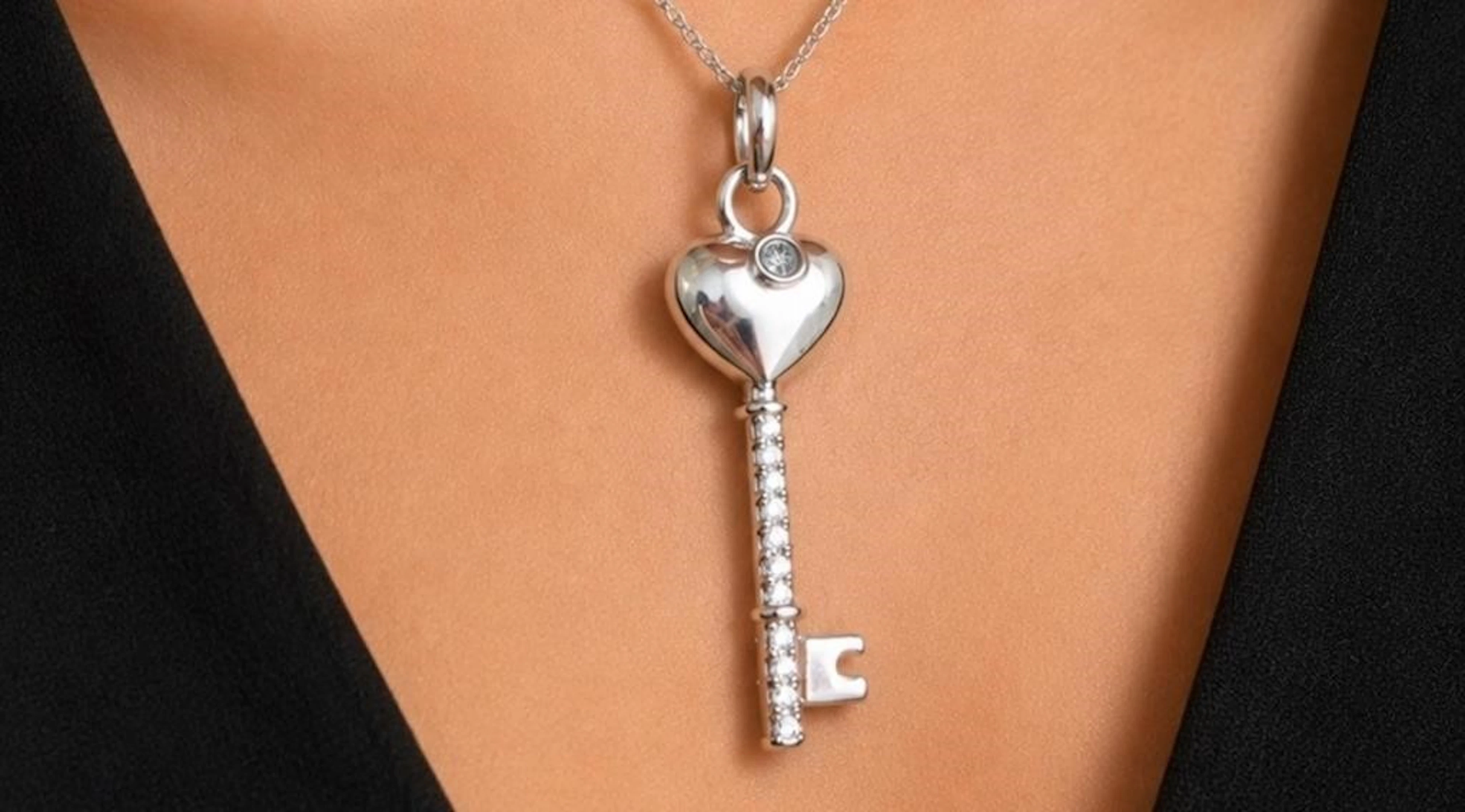 $1200, 14K(1.35g), natural diamond (0.05ct) PENDAN