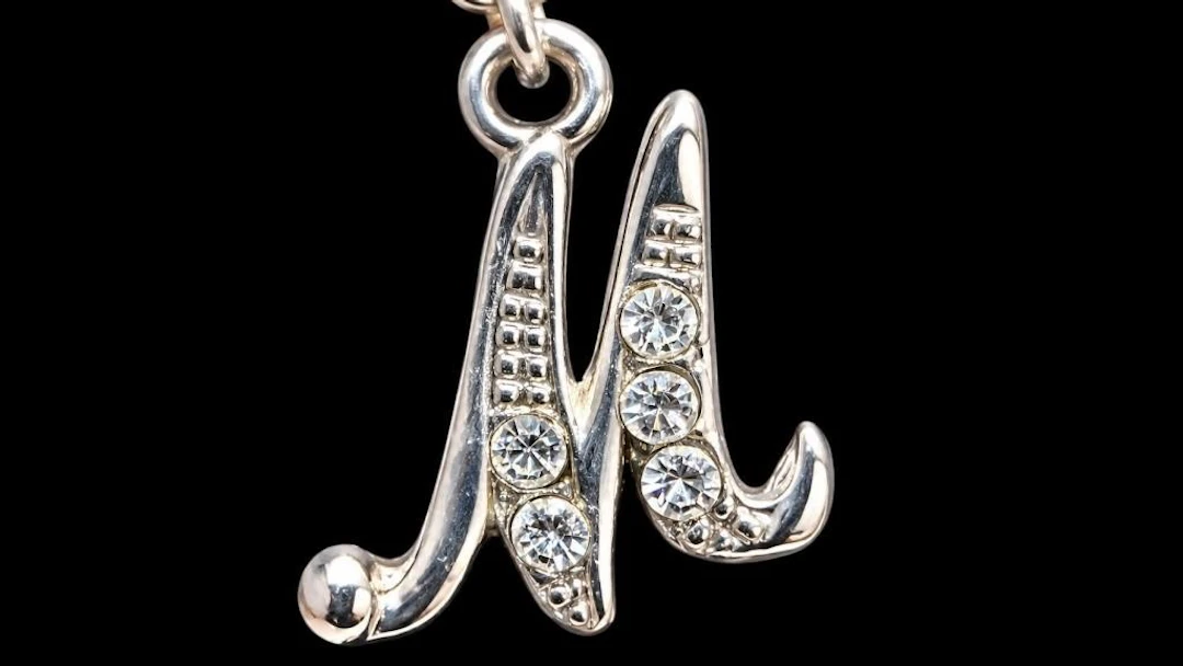 $140, silver(2.3g), pendant, retail value $140