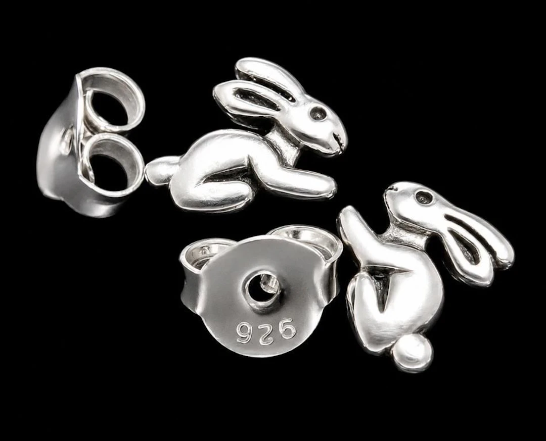 $60, silver(0.67g), earring, retail value $60