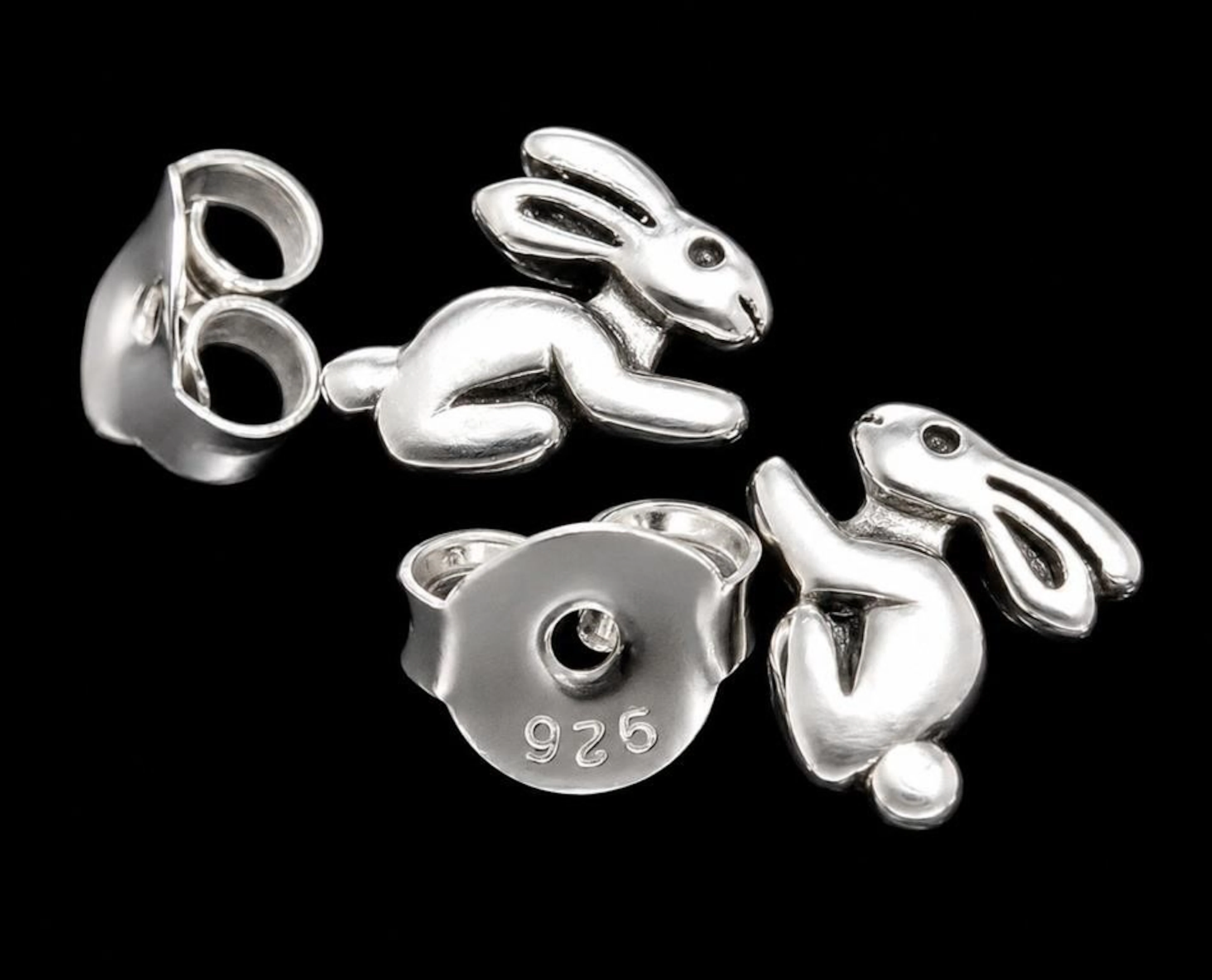 $60, silver(0.67g), earring, retail value $60