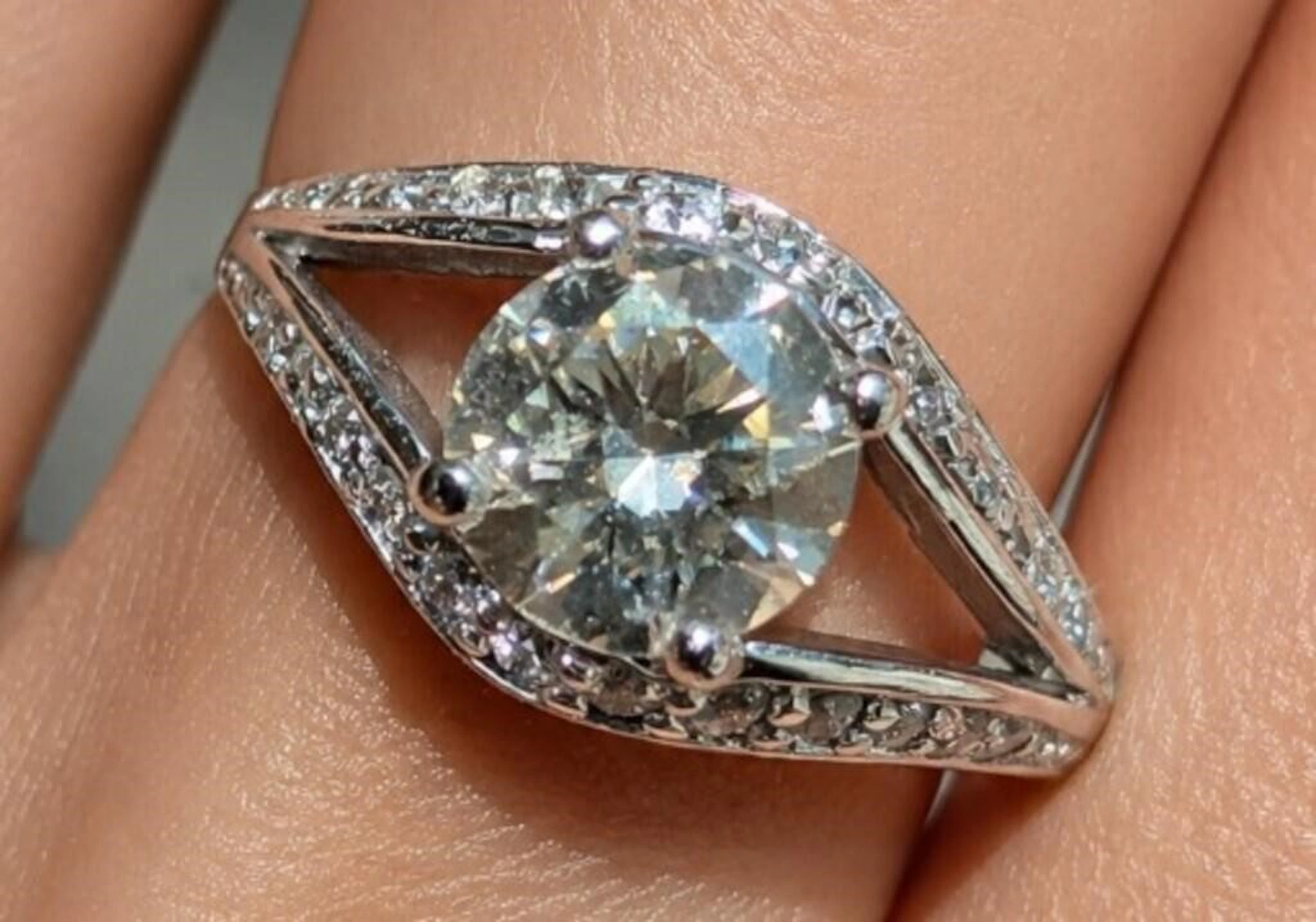 $2570, 10k(1.49g), diamond (0.9ct), diamond (0.06c