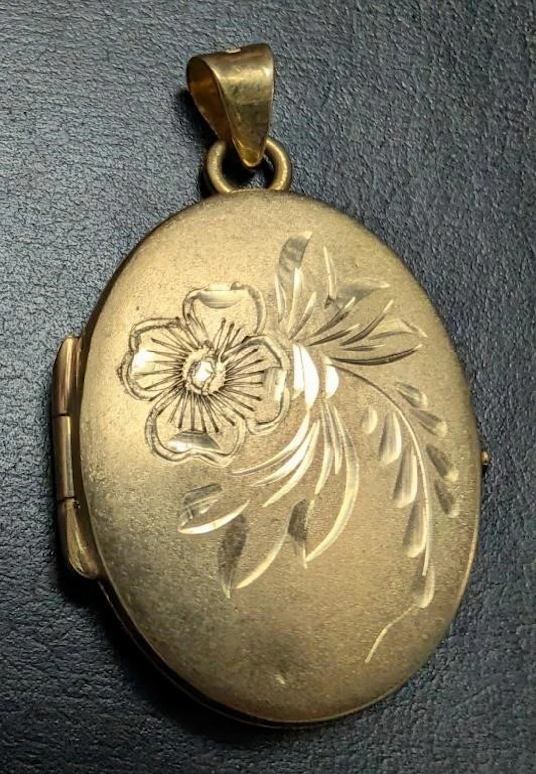 $2700, 10K(5.4g), LOCKET PENDANT, retail value $2