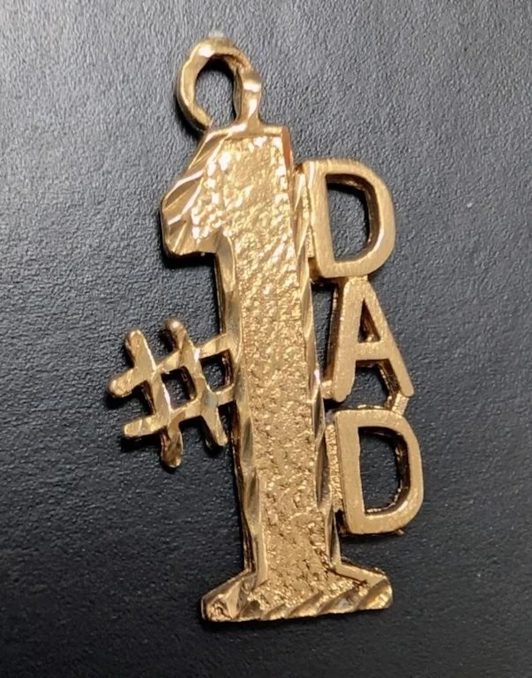$560, 10K(0.8g), pendant, retail value $560