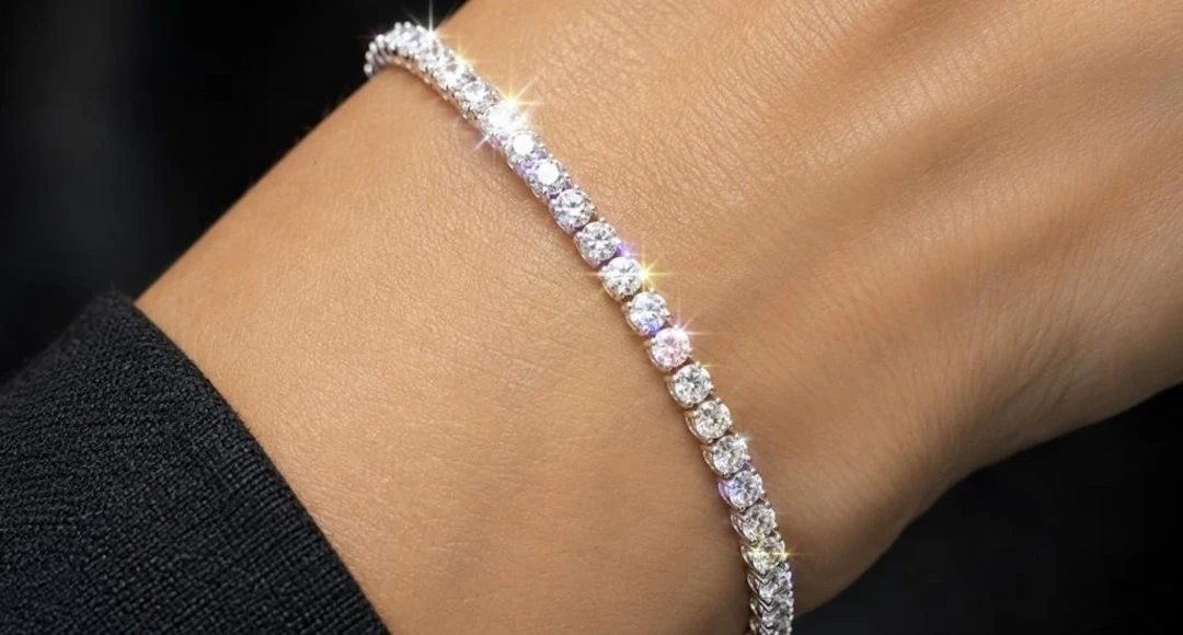$3070, 14k(4.9g), natural diamond (0.65ct) bracel