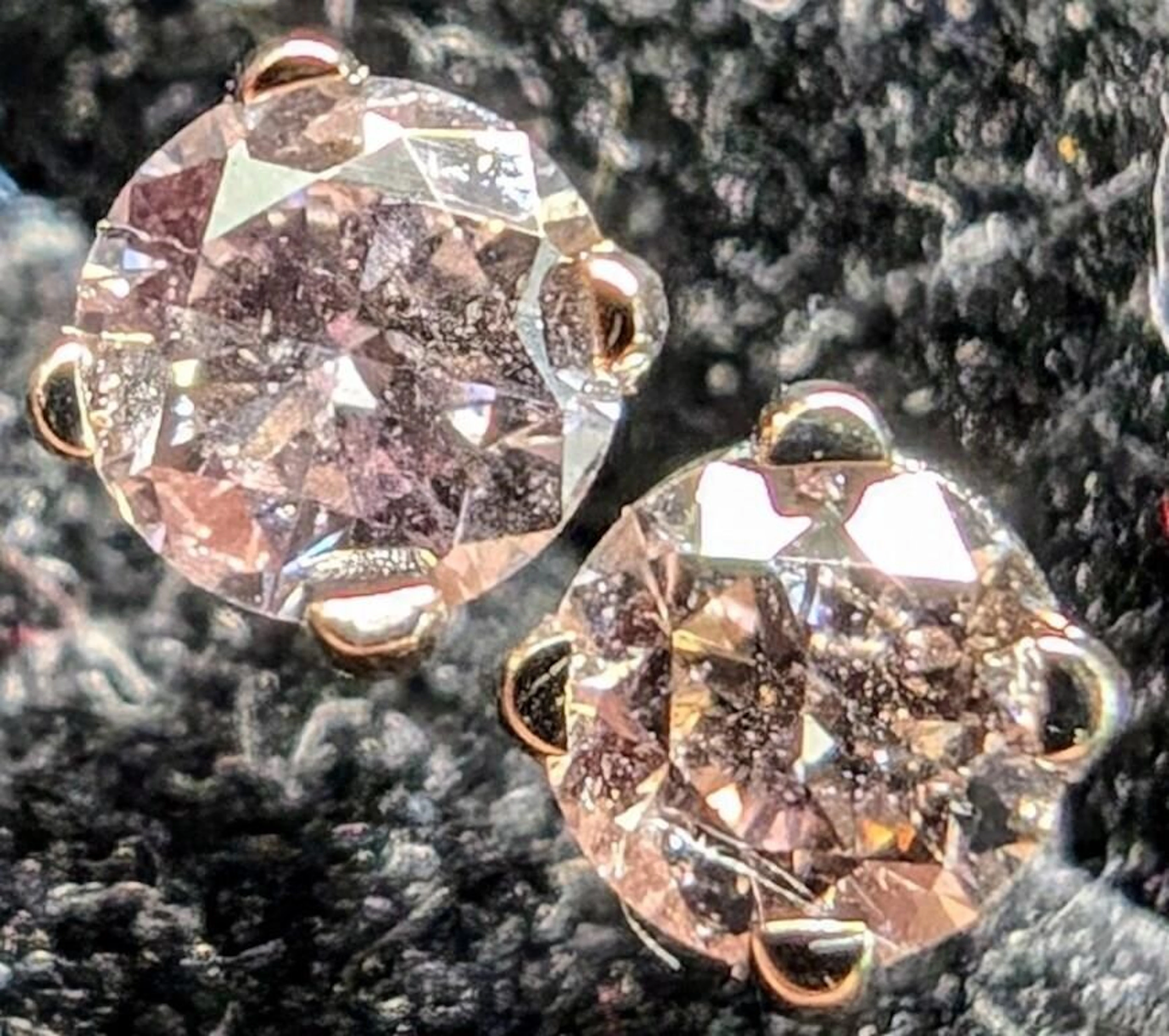 $1000, 14kdiamond (0.18ct)earing, appraised value