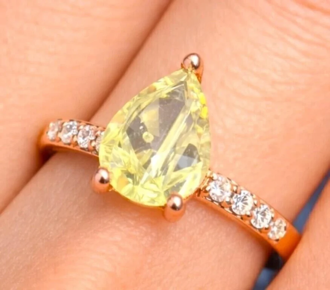 $2630, 10K(2.39g), YELLOW DIAMOND (1.12ct)ring, si