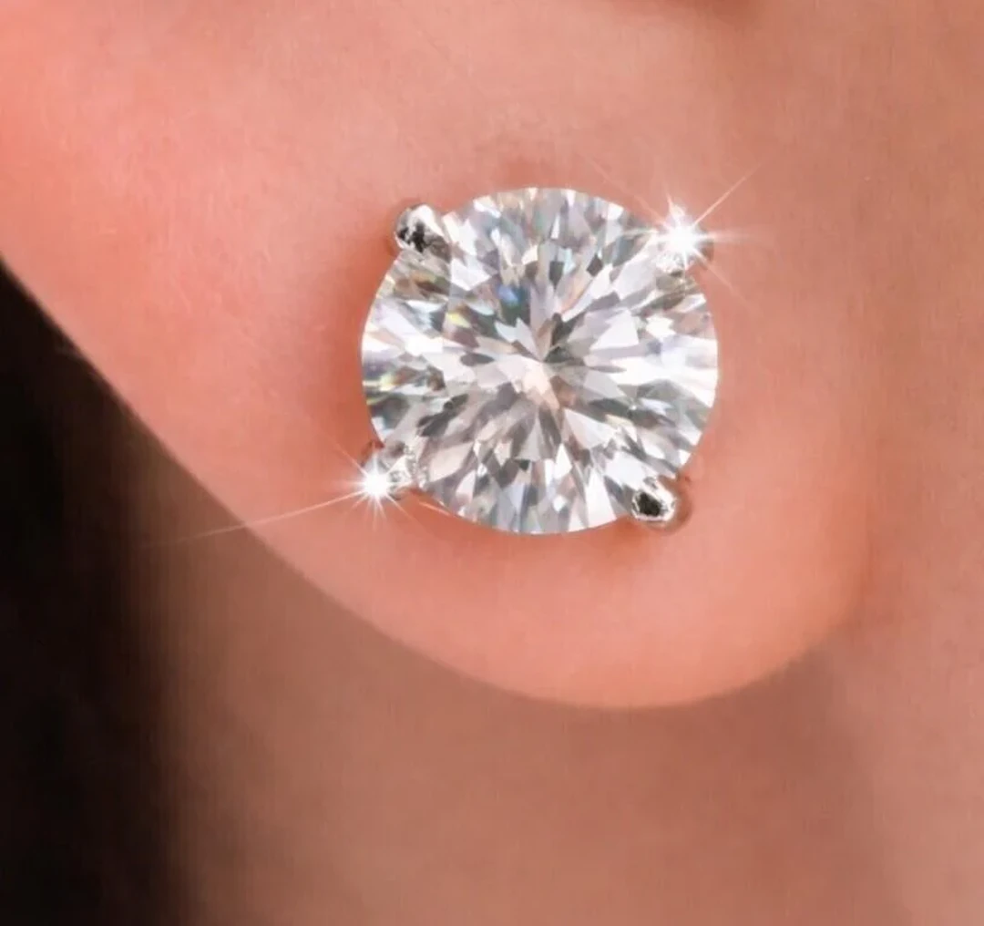 $1950, 10k(0.81g), lab diamond (1.4ct)earring, ret