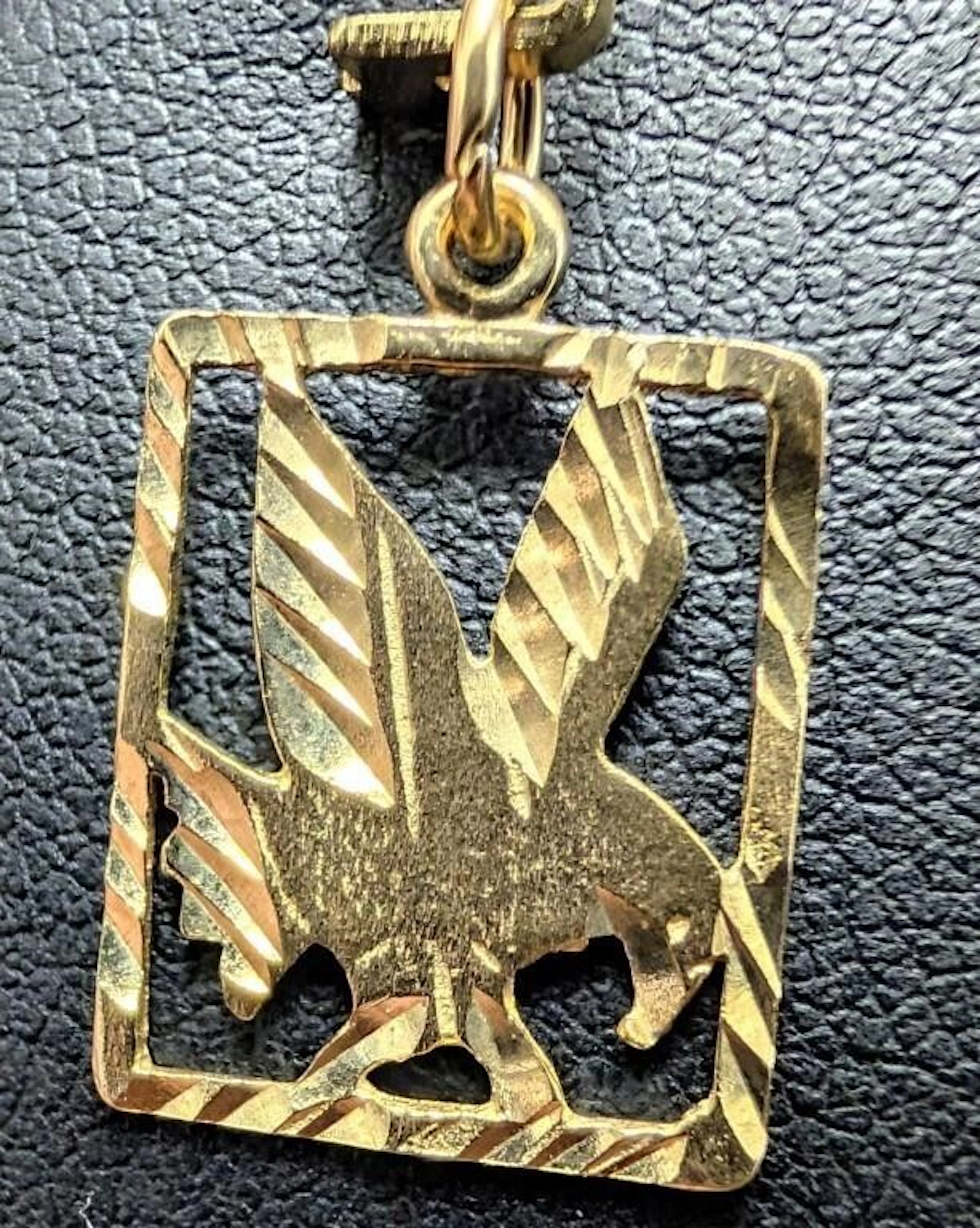 $690, 10k(0.98g), eagle pendant, retail value $69