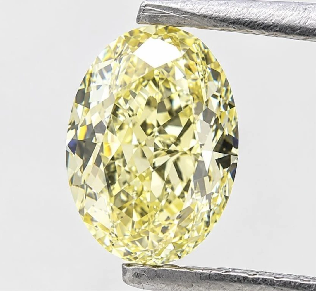 $3700 GIA Certified, natural diamond 1.17ct.OVAL M