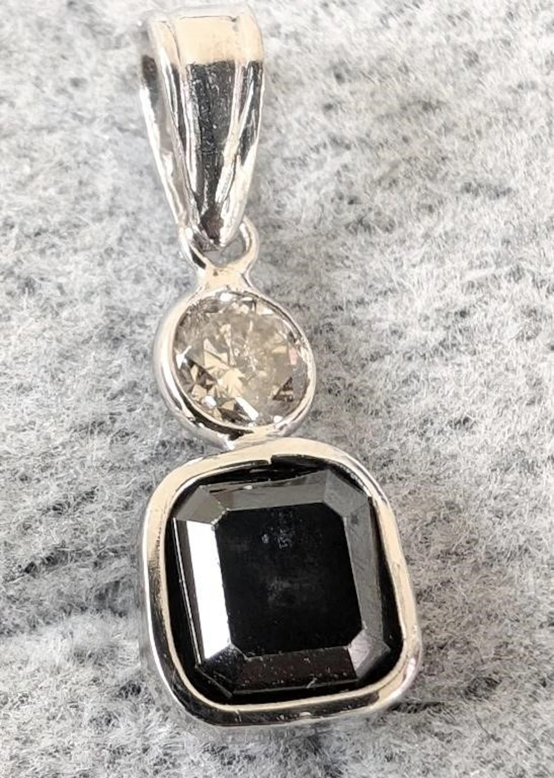 $3400, 14k(0.7g), diamond (1.4ct), diamond (0.2ct)