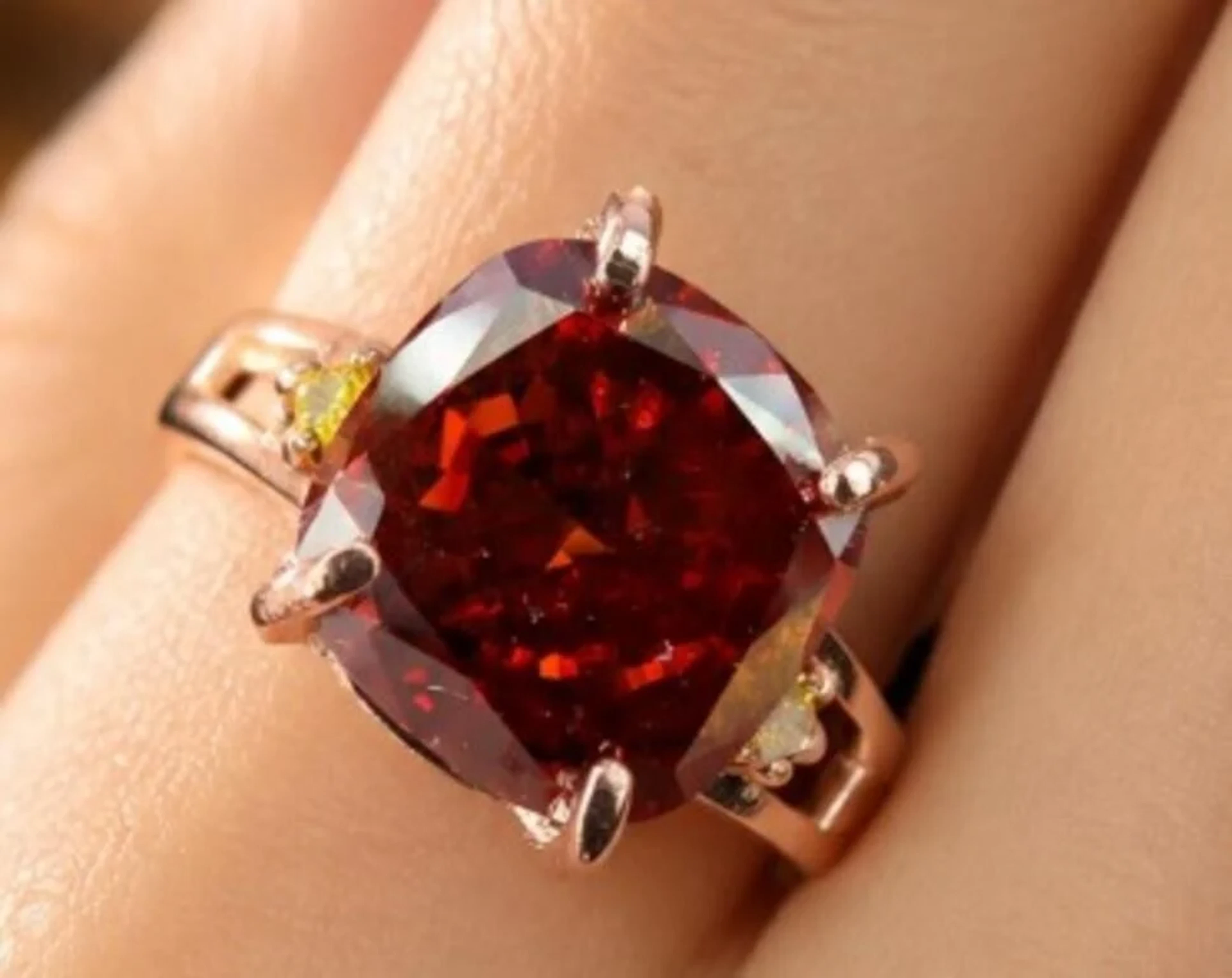 $4400, 10k(1.8g), lab diamond (2ctct)Ring, size 5.