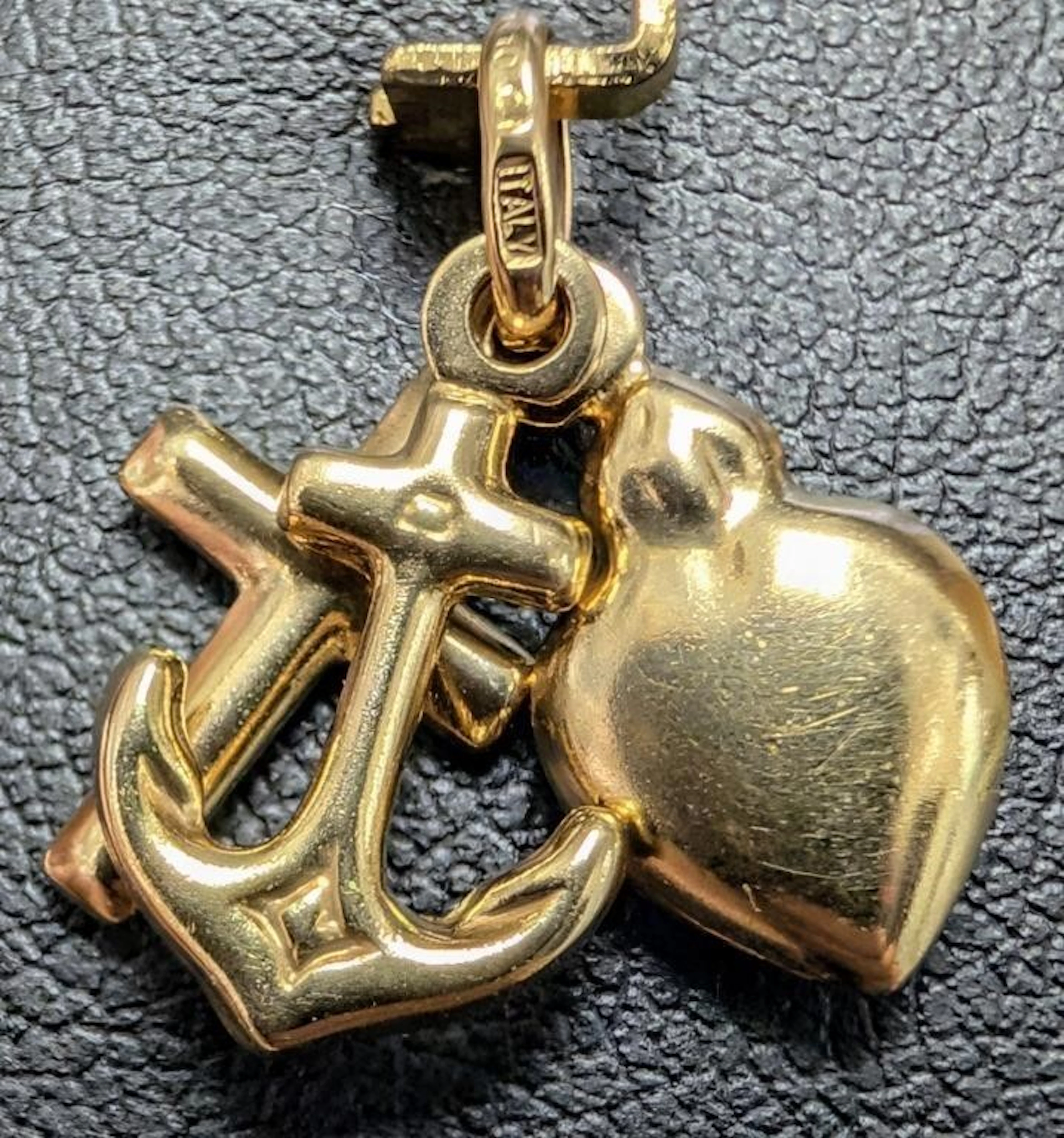 $820, 10k(1.17g), pendant, retail value $820