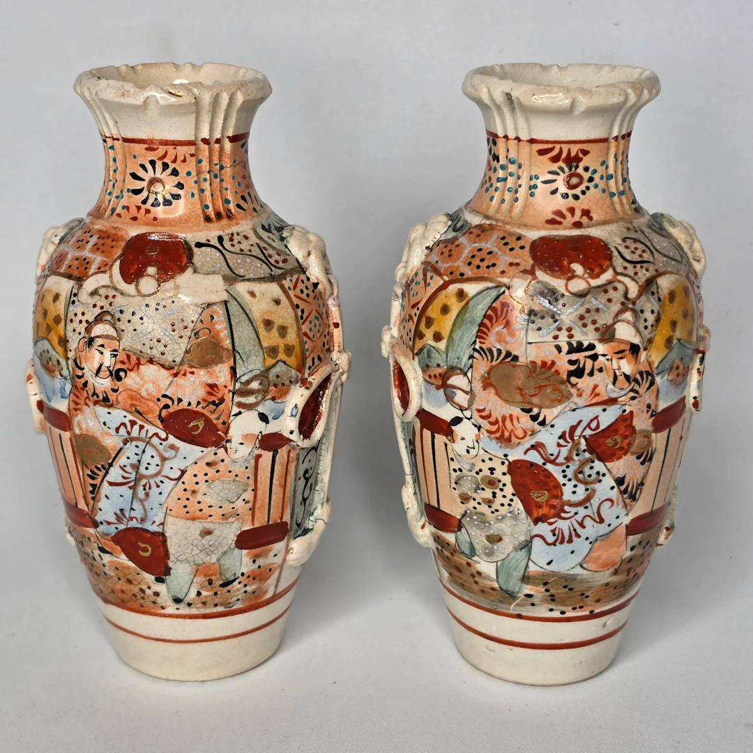 Par Antika Japanska Satsuma-Vaser (Meiji-perioden, ca 1900) – Rikt Handmålade
