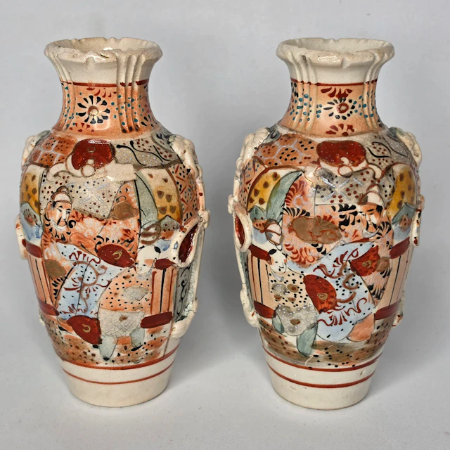 Par Antika Japanska Satsuma-Vaser (Meiji-perioden, ca 1900) – Rikt Handmålade
