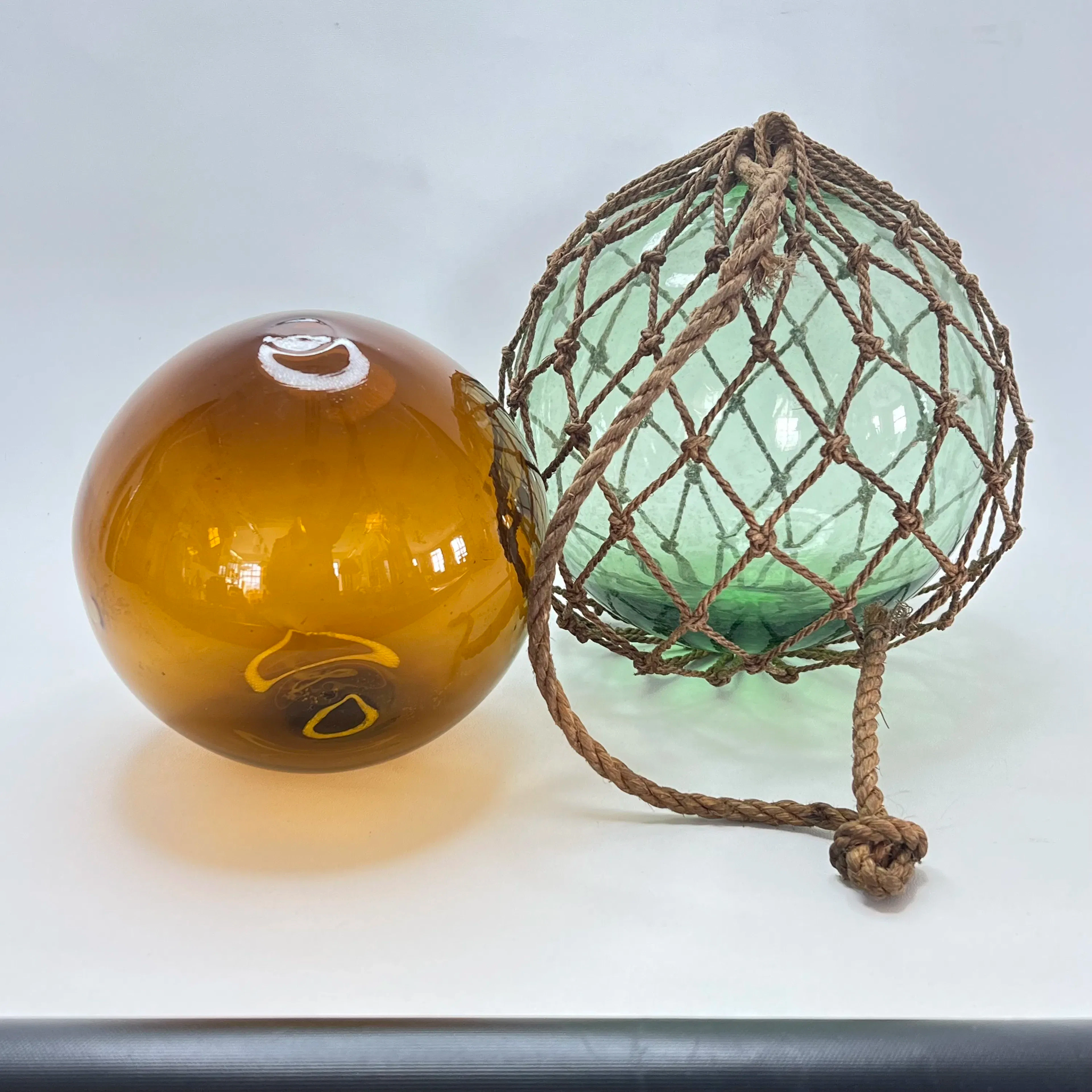 Glasflöten / Bojar – 2 st, munteblåst glas med rep, 1900-tal