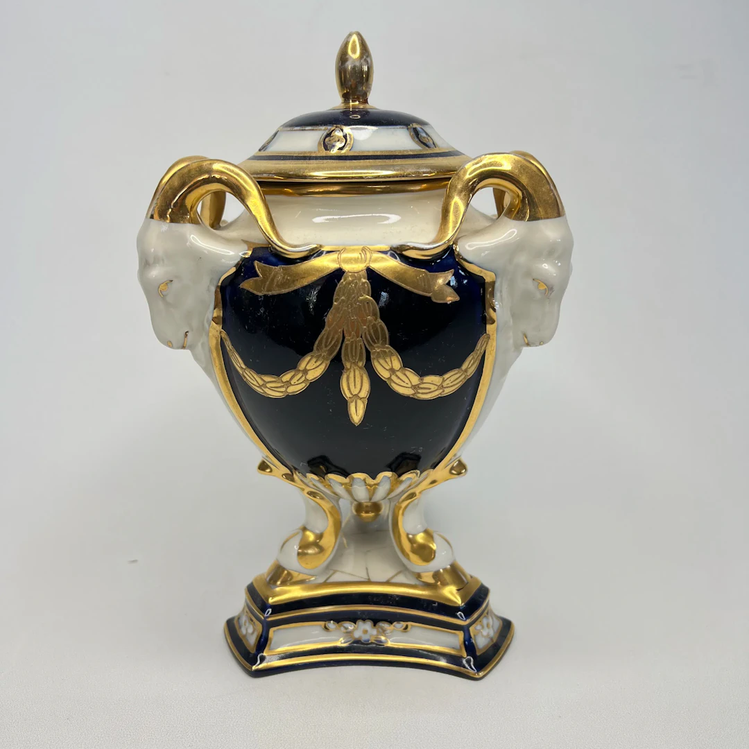 Urna med lock – Royal Dux, Nyklassicism, 1900-talets första hälft