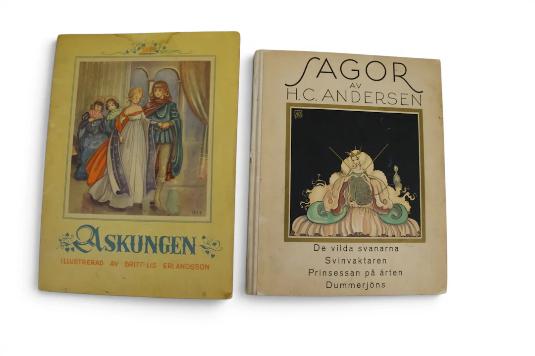 Sagoböcker H.C. Andersen och Askungen från Lindqvists förlag.