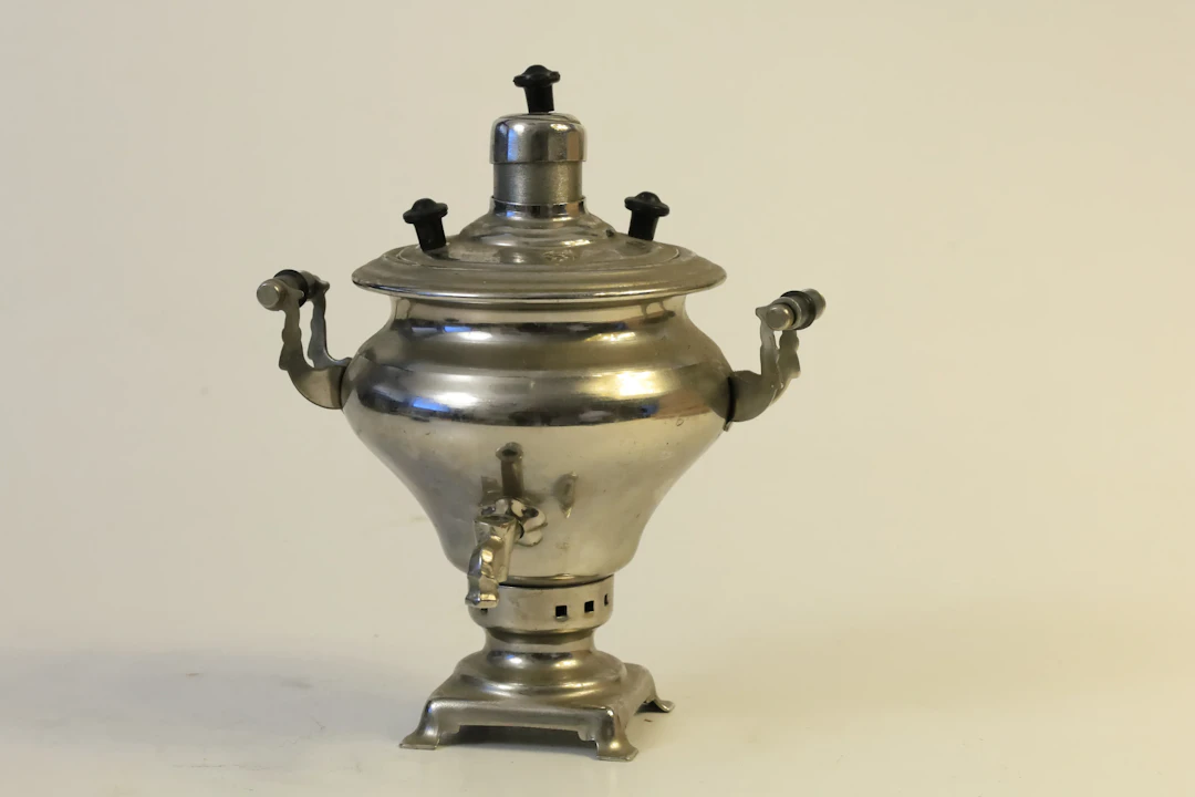 SAMOVAR, förnicklad metall, sannolikt Ryssland eller Östeuropa, 1900-talets
