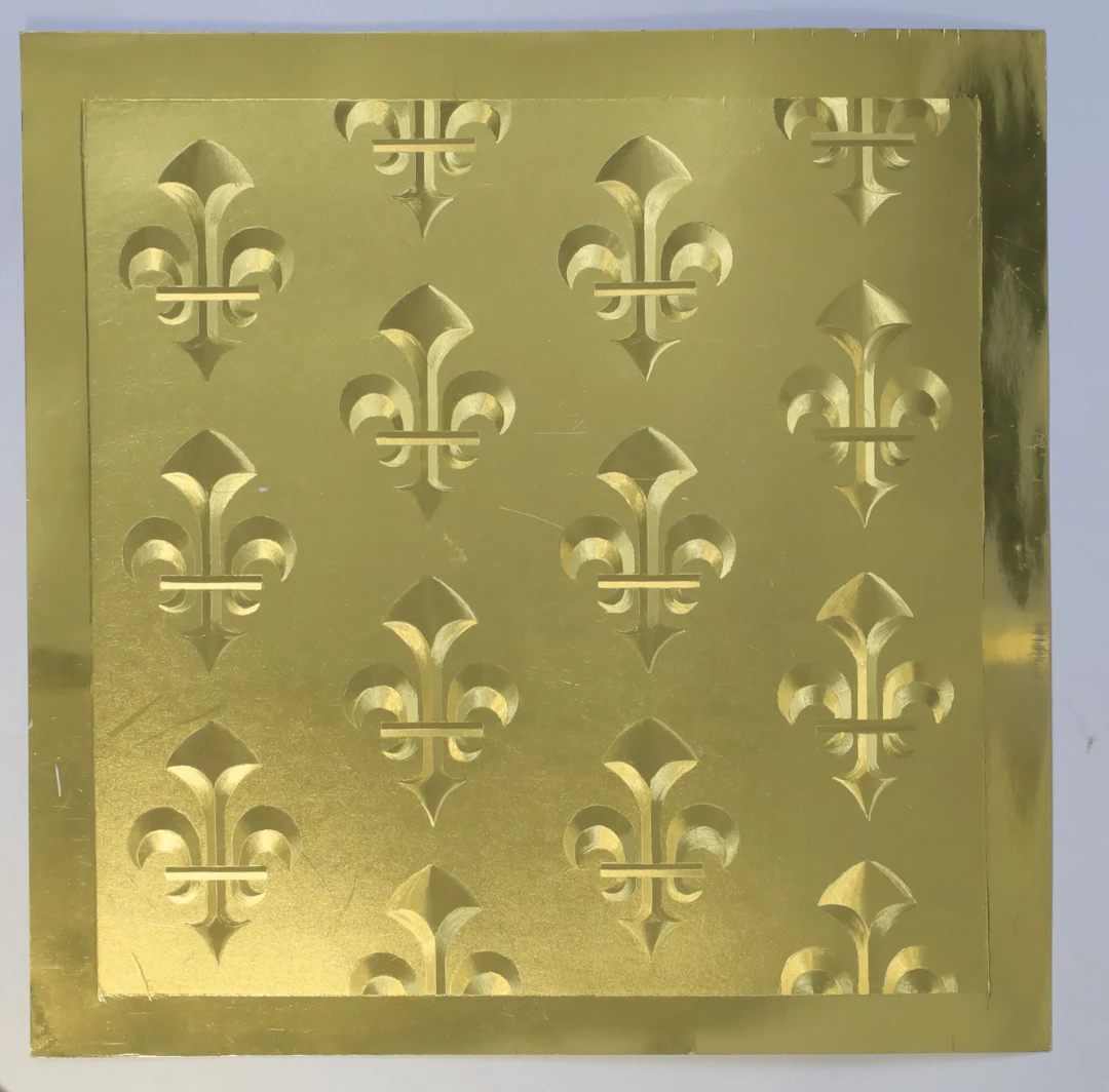 FLEUR-DE-LIS, DEKORATIV RELIEF I METALLFOLIE, 1900-TAL