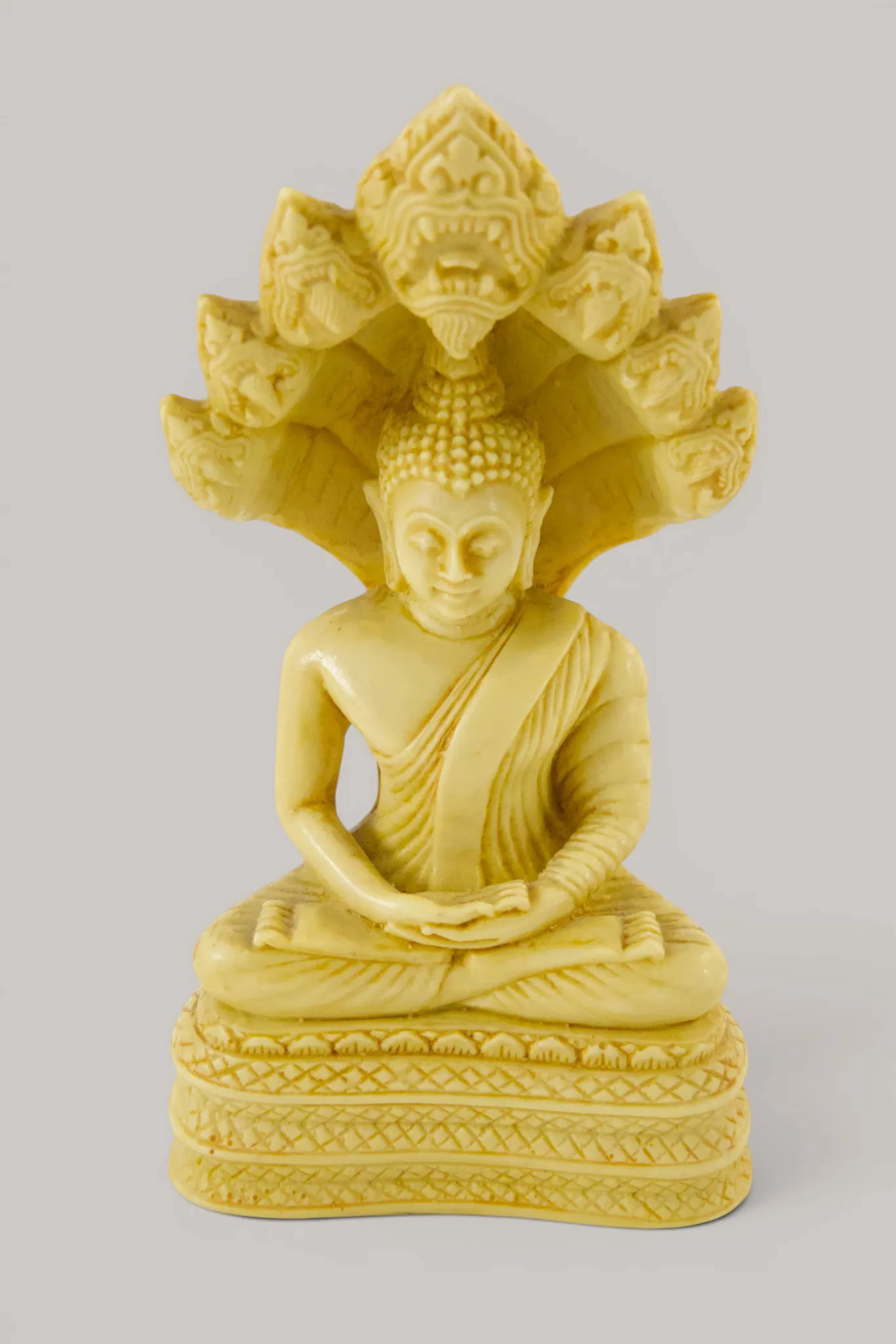 Buddha under sjuhövdad Naga, skulptur, sannolikt resin/komposit