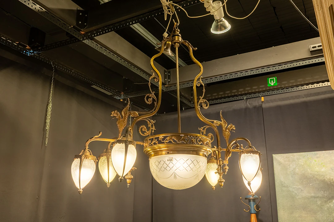 'Antieke' (gas)luster met montuur in koper versierd met draken en