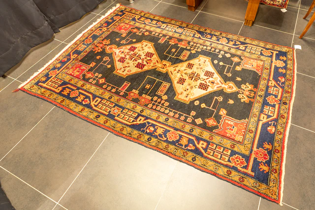Perzische Kolyae met vrij typische tekening - 236 x 157 cm / Persian