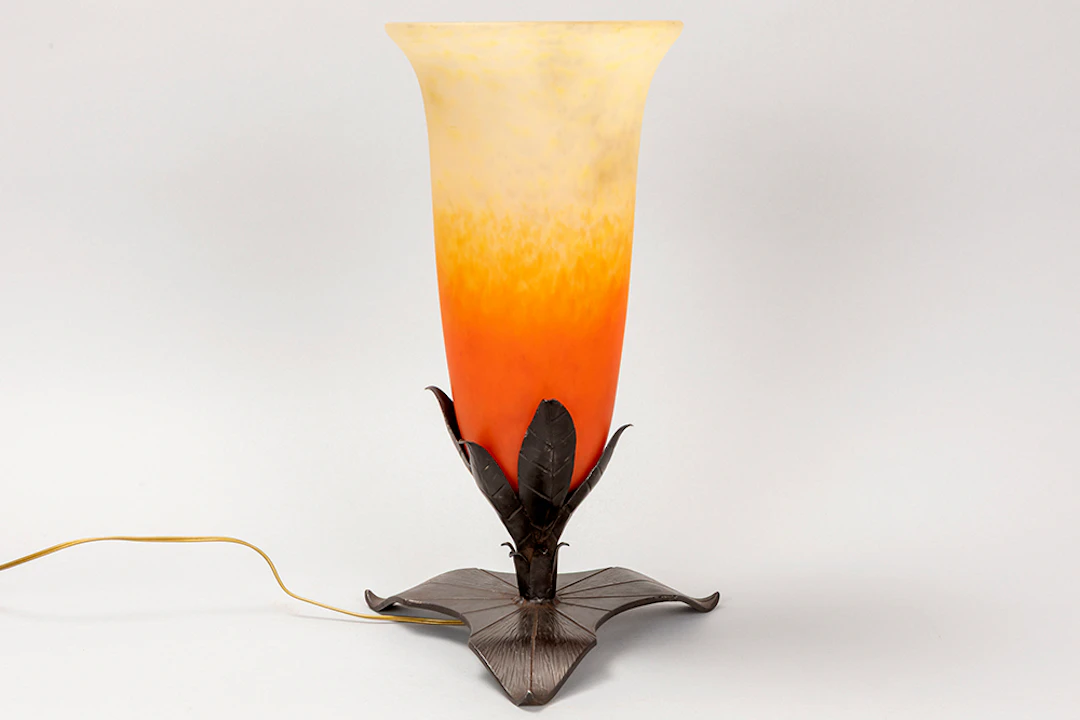 SCHNEIDER Art Deco-lamp met een uplighter model met voet in smeedijzer