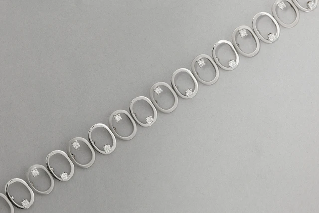 Modern designbracelet in witgoud (18 karaat) met rondom ovale schakels