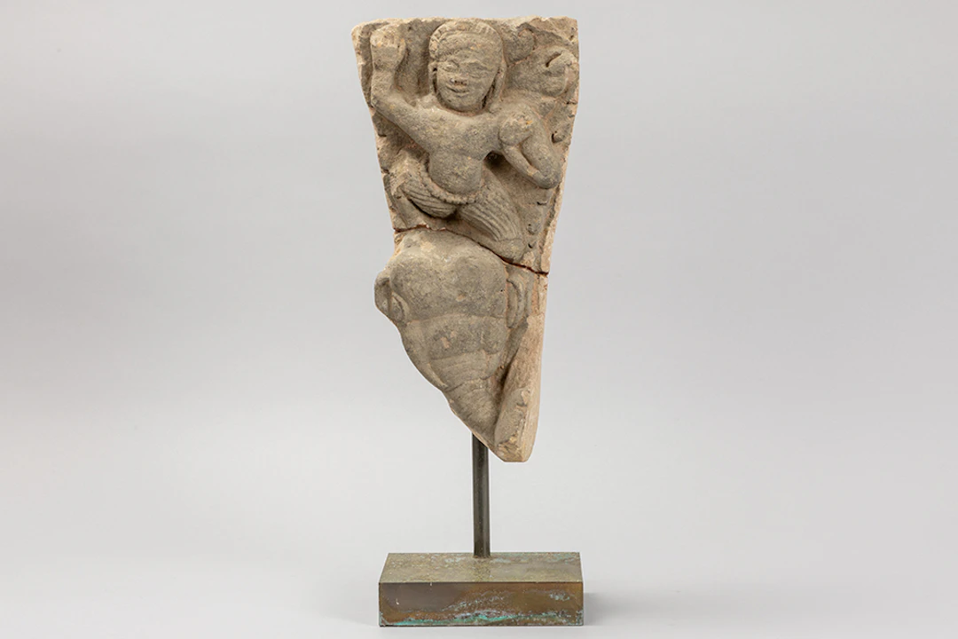 Antieke sc in Khmer-stijl : "Danser op olifant" - hoogte : 33 cm -