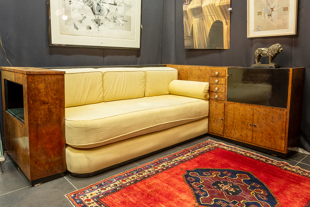 Art Deco-cosy-corner in een speciale houtsoort met vlekken en met