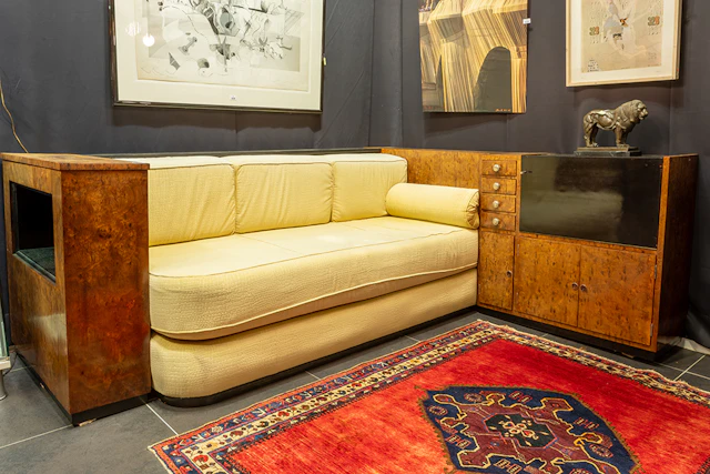 Art Deco-cosy-corner in een speciale houtsoort met vlekken en met