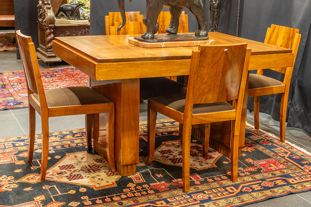 Art Deco-set in palissander en notelaar bestaande uit een tafel met