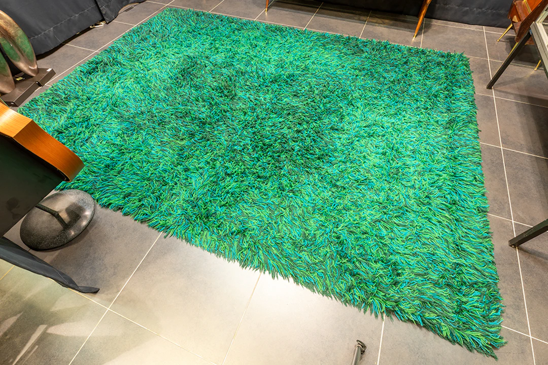 WILBAR zeer goed bewaard seventies' design "flokati" tapijt in groene