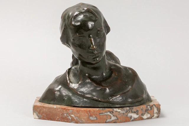 SARTEEL LEON (1882 - 1942) sculptuur in brons met een meisjesbuste