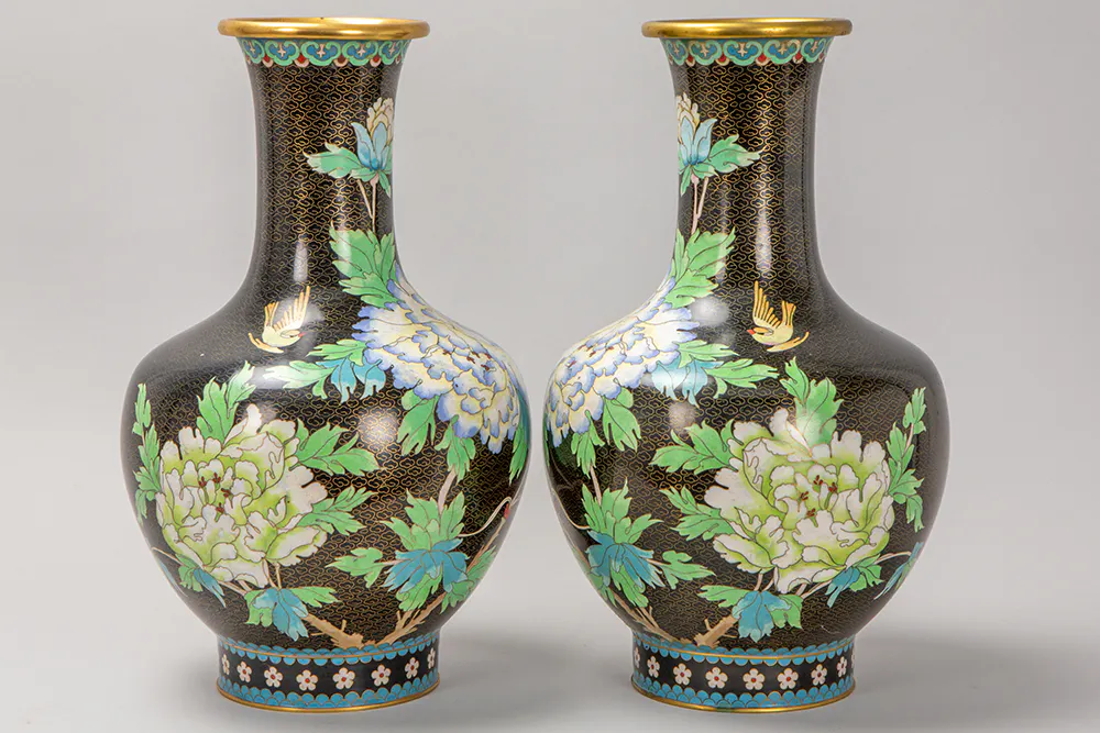 Paar vazen in cloisonné - hoogte : 39 cm / pair of cloisonné vases