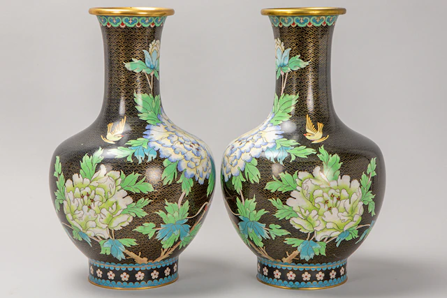 Paar vazen in cloisonné - hoogte : 39 cm / pair of cloisonné vases