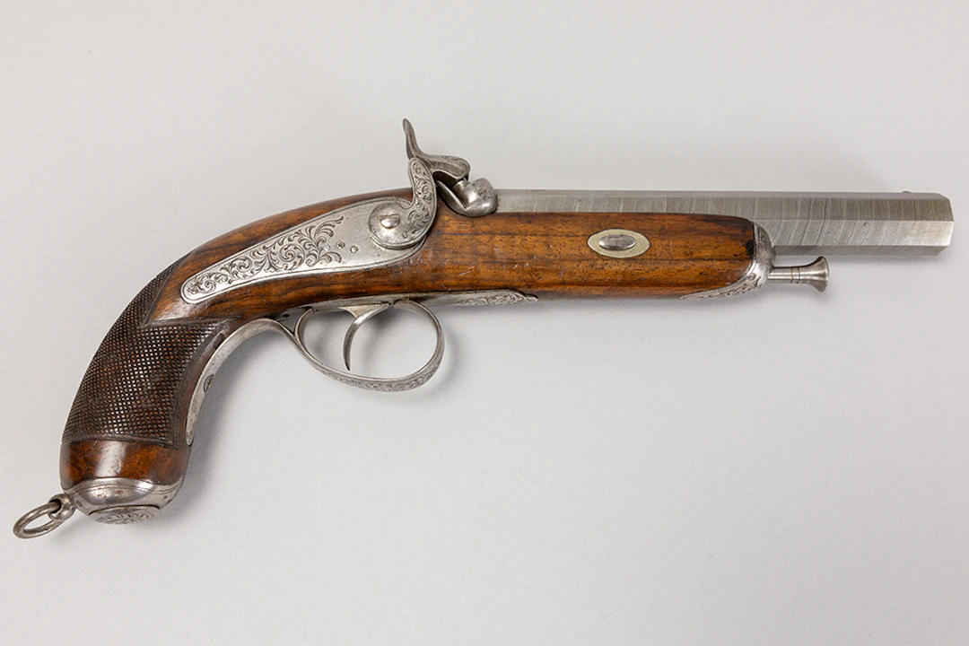 Antiek gemerkt (op de loop onderaan) pistool - lengte : 30,5 cm /